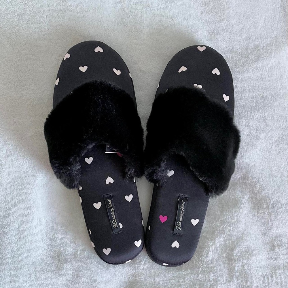 Victoria’s Secret heart pattern slippers size medium